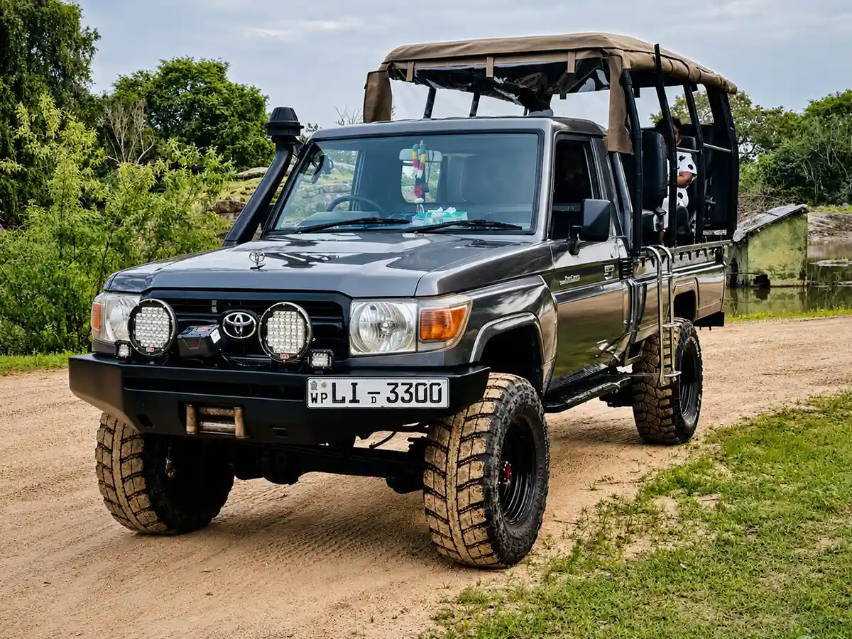 Yala Safari LK private 4x4 safari jeep